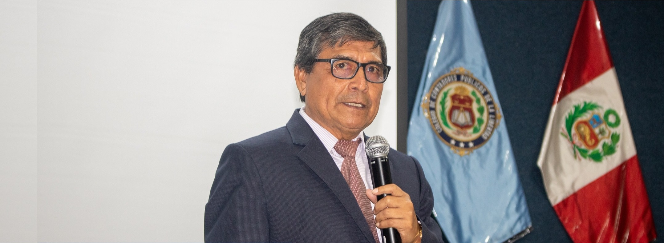 Jaime Montenegro Ríos en conferencia